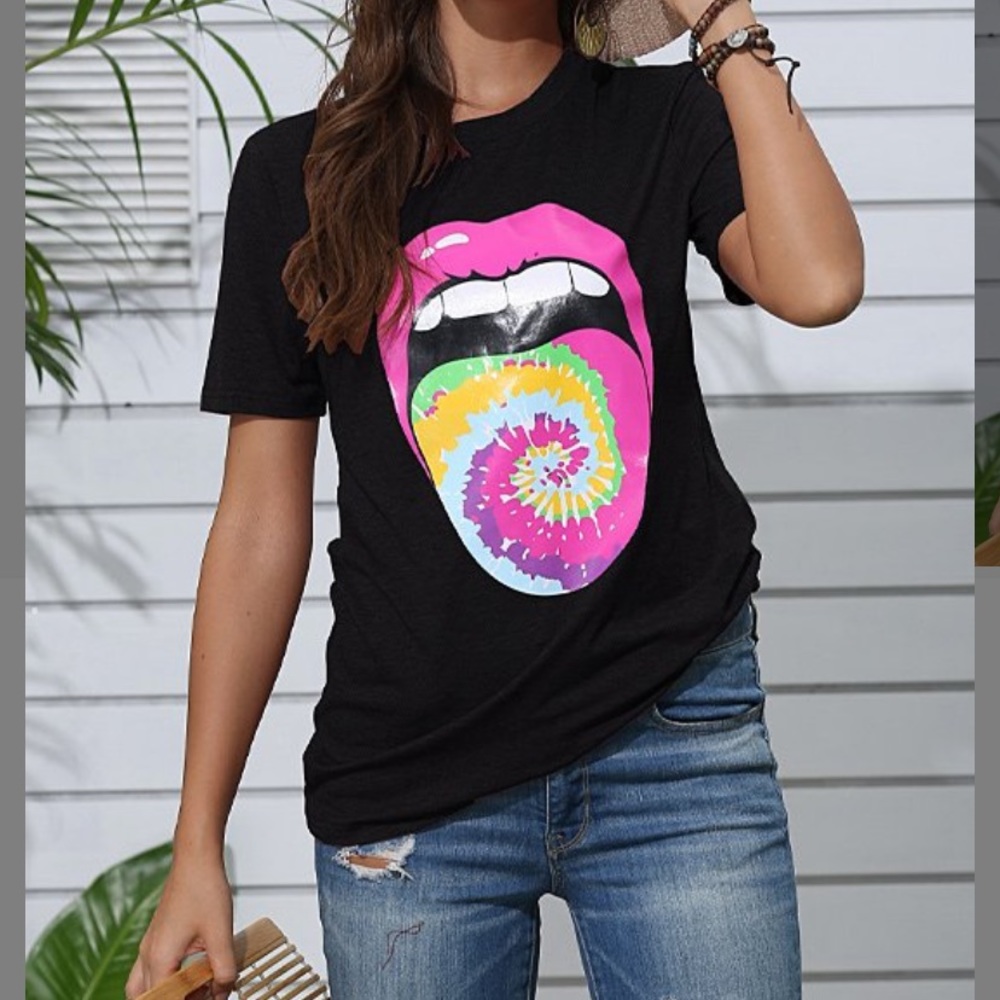 ❄️Sale❄️ Black tee pink lip swirl design XL